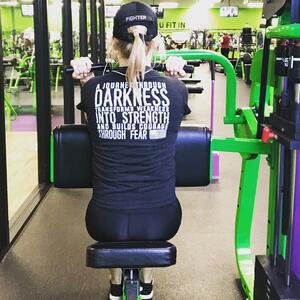 Ashley Williams exercising at gym